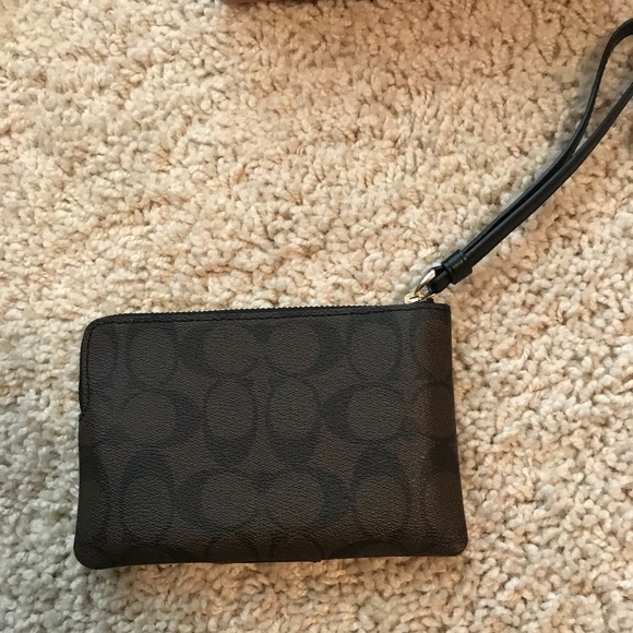 NWT ✨ Coach Wristlet - Picture 3 of 5